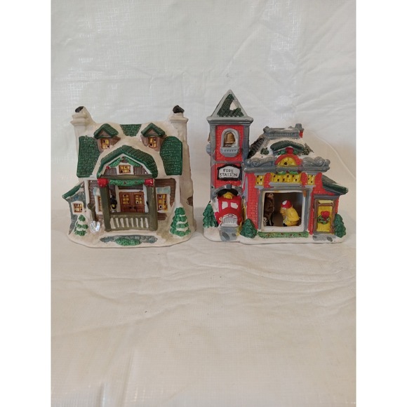 Cobblestone Corners Christmas Village Fire Station & House 2003 Decoration - Picture 1 of 7